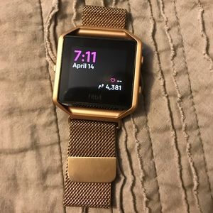 Euc Fitbit blaze w/ rose gold band & charging dock